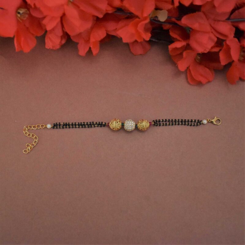 Hand Mangalsutra